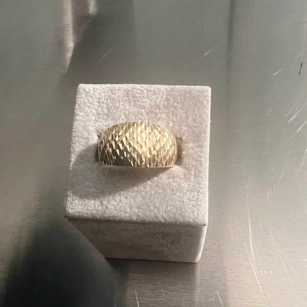 “Michael Anthony“ Solid 10K Yellow Gold Tapered Wide Dome Textured Band